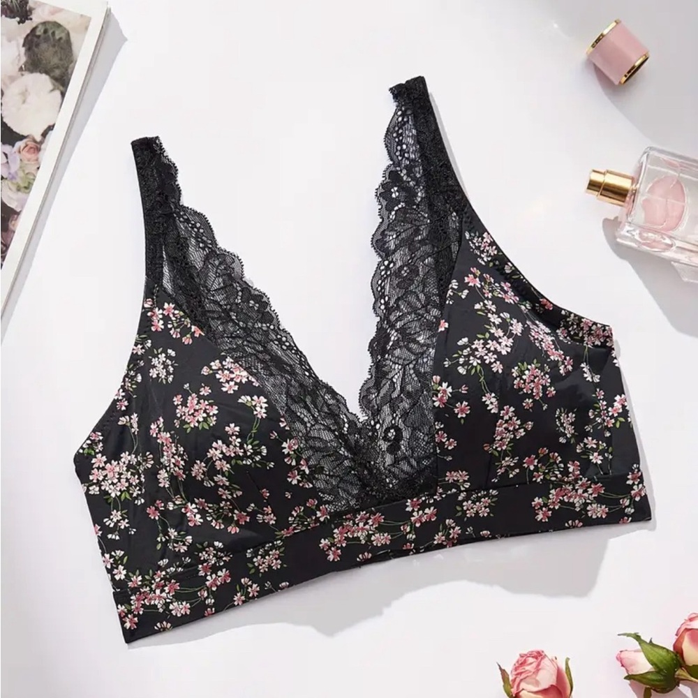 Contrast Lace Wireless Comfy Bra